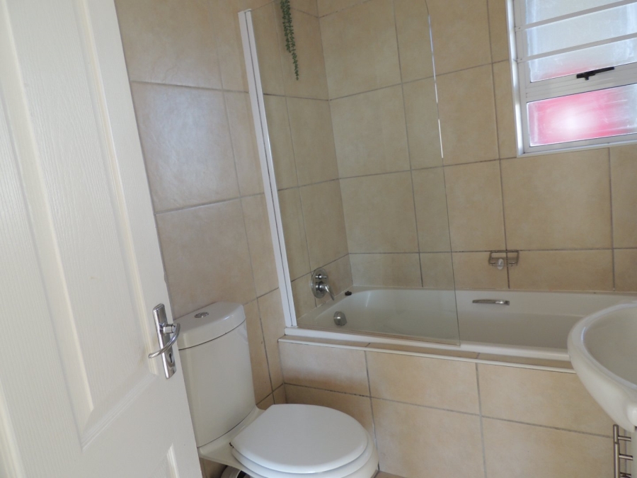 To Let 2 Bedroom Property for Rent in Stellendale Western Cape